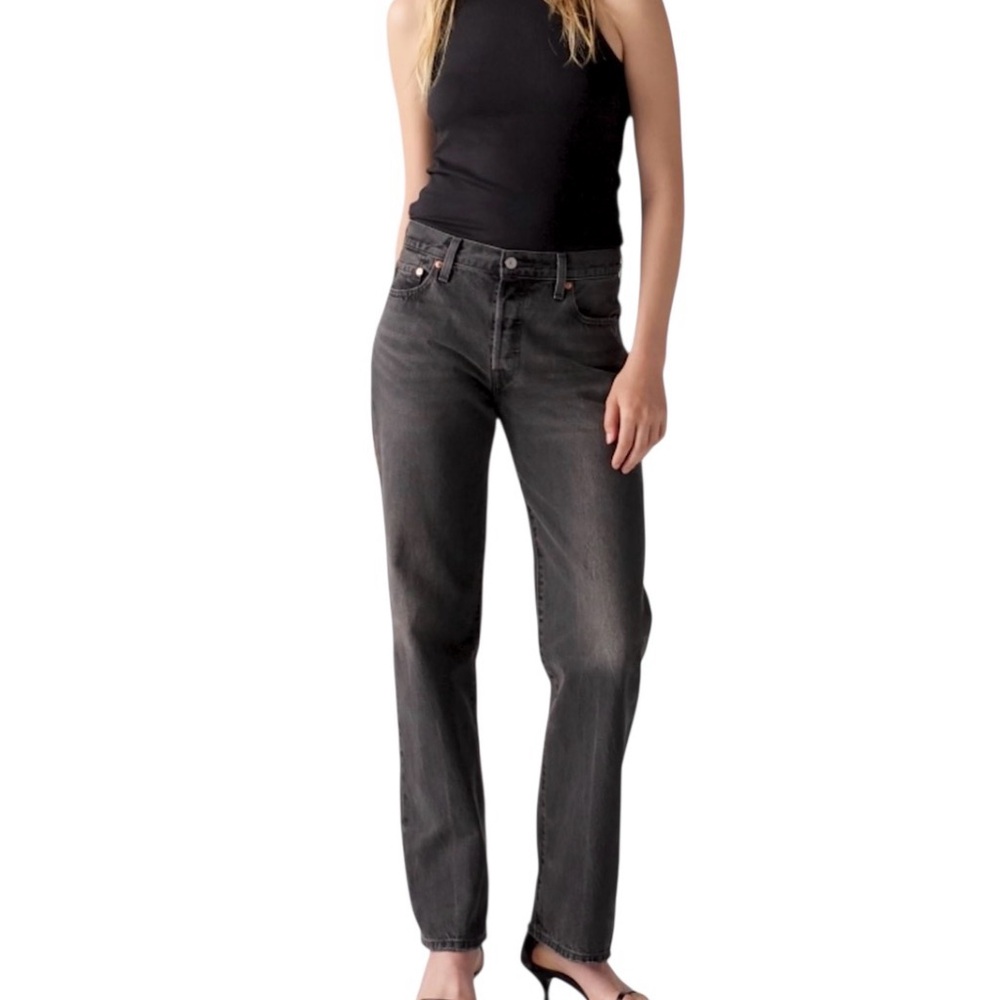 Levi’s Straight Leg Button Fly Excellent Condition 30x32